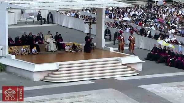 Papa inicia ciclo de catequeses sobre os Mandamentos Papa inicia ciclo de catequeses sobre os Mandamentos