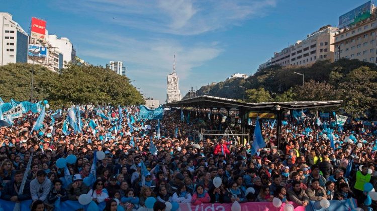 Argentina: rejeitado projeto de lei que legaliza o aborto Argentina: rejeitado projeto de lei que legaliza o aborto