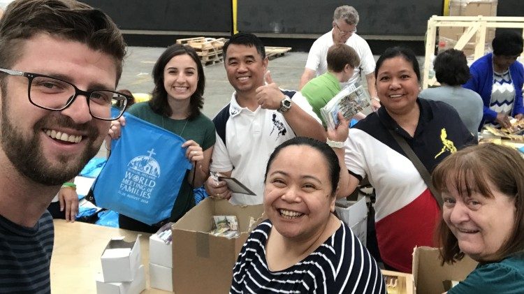 Dublin: dezenas de brasileiros como voluntários no Encontro das Famílias Dublin: dezenas de brasileiros como voluntários no Encontro das Famílias