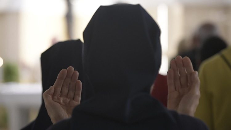 Papa: aprender a rezar com coragem e insistência Papa: aprender a rezar com coragem e insistência