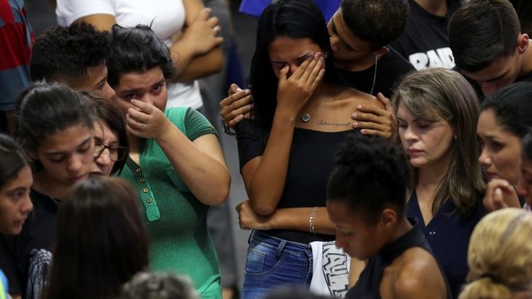 Em Suzano o funeral das vítimas da Escola Raul Brasil Em Suzano o funeral das vítimas da Escola Raul Brasil