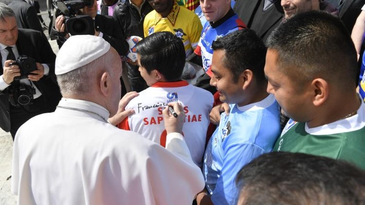 Vaticano quer abolir o plástico. O incentivo vem da Encíclica ‘Laudato si’ Vaticano quer abolir o plástico. O incentivo vem da Encíclica ‘Laudato si’