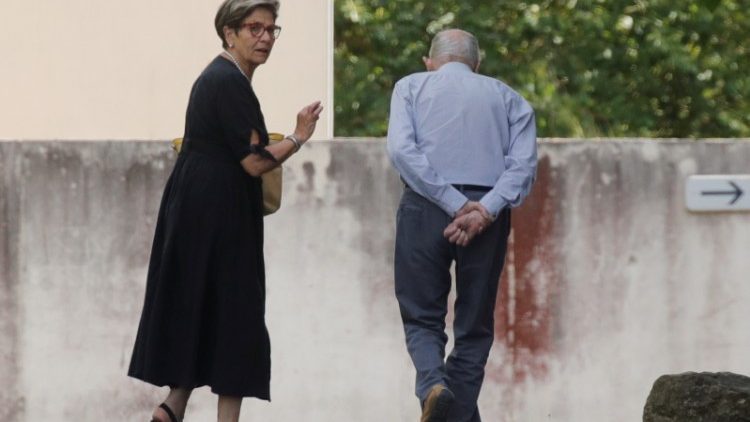 Papa: rezemos pelos enfermos abandonados e deixados morrer Papa: rezemos pelos enfermos abandonados e deixados morrer
