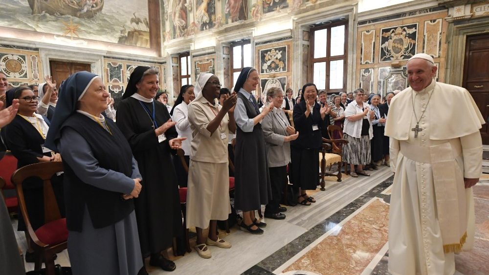 Papa Francisco às Ursulinas: conversão pastoral das estruturas Papa Francisco às Ursulinas: conversão pastoral das estruturas
