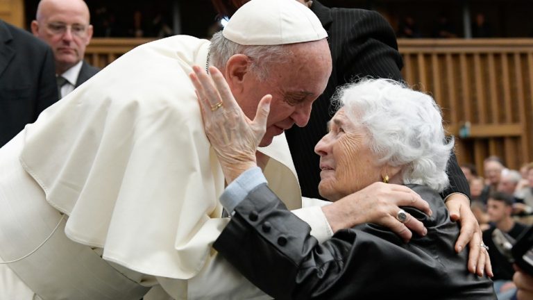 Vaticano realiza primeiro congresso internacional sobre idosos Vaticano realiza primeiro congresso internacional sobre idosos