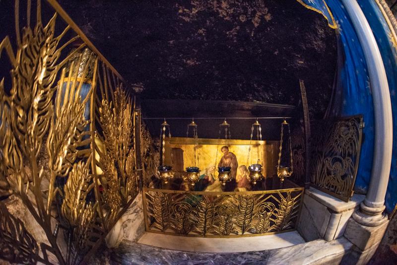 Papa Francisco doa relíquia da manjedoura à Custódia da Terra Santa Papa Francisco doa relíquia da manjedoura à Custódia da Terra Santa