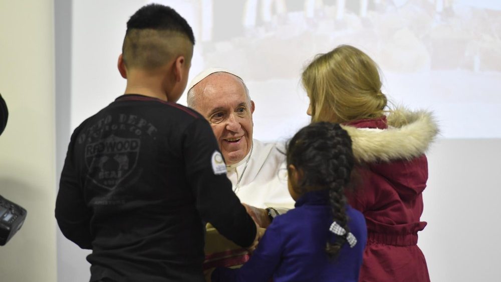 Papa na Caritas de Roma: ajudar um ao outro faz bem ao coração, somos todos vulneráveis Papa na Caritas de Roma: ajudar um ao outro faz bem ao coração, somos todos vulneráveis