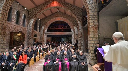 Papa: compartilhem a alegria com quem está triste, a esperança com quem a perdeu Papa: compartilhem a alegria com quem está triste, a esperança com quem a perdeu