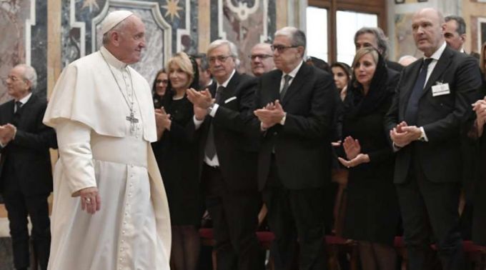 Papa pede a tabeliães que vivam a solidariedade e que não sigam pela “estrada do benefício” Papa pede a tabeliães que vivam a solidariedade e que não sigam pela “estrada do benefício”