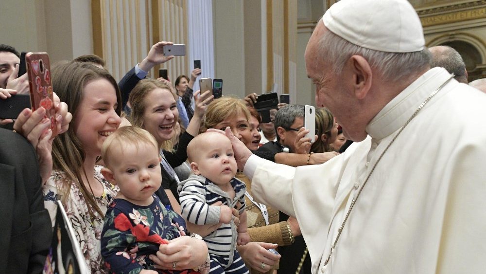 Francisco exorta mais uma vez: precisamos de uma Igreja livre, simples, “sempre em saída” Francisco exorta mais uma vez: precisamos de uma Igreja livre, simples, “sempre em saída”