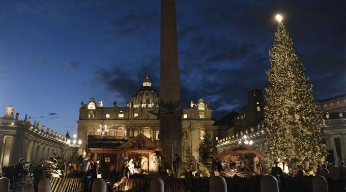 Vaticano ilumina árvore de Natal e presépio da Praça de São Pedro Vaticano ilumina árvore de Natal e presépio da Praça de São Pedro