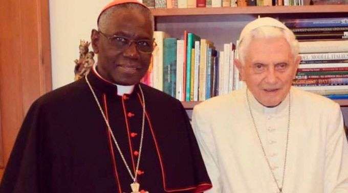 Bento XVI e Cardeal Sarah publicam livro sobre celibato sacerdotal Bento XVI e Cardeal Sarah publicam livro sobre celibato sacerdotal