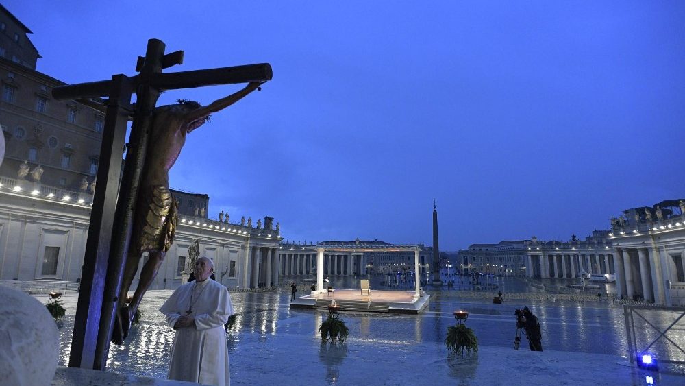 Papa Francisco: procuremos o contágio do amor, transmitido de coração a coração Papa Francisco: procuremos o contágio do amor, transmitido de coração a coração