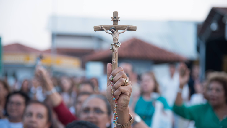 Padre explica origem e vivência da Festa da Exaltação da Santa Cruz Padre explica origem e vivência da Festa da Exaltação da Santa Cruz