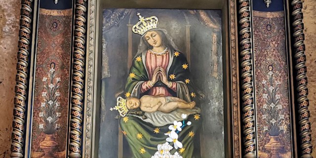 Santuário guarda imagem milagrosa de Maria com o Menino Jesus dormindo Santuário guarda imagem milagrosa de Maria com o Menino Jesus dormindo