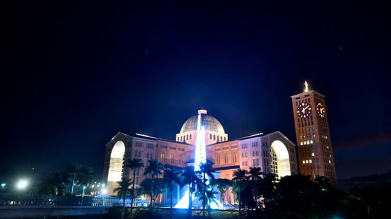 Santuário Nacional terá iluminação com cores da “Economia de Francisco” Santuário Nacional terá iluminação com cores da “Economia de Francisco”